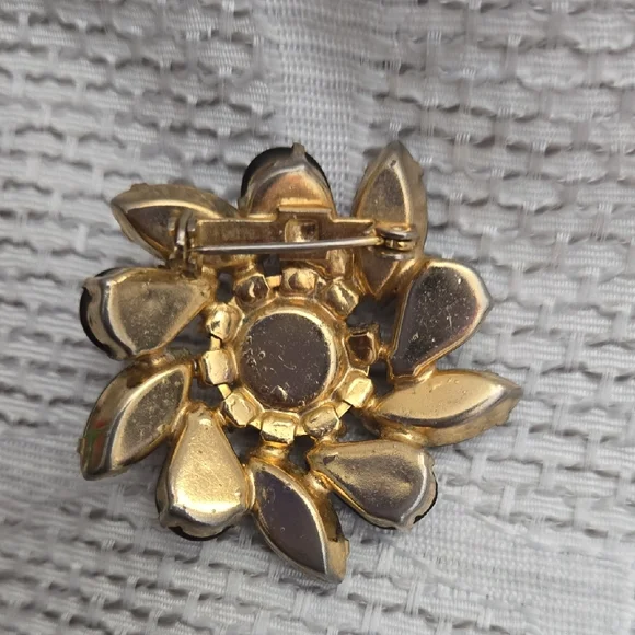 VINTAGE Gold and Brown Floral Brooch - Picture 2 of 11